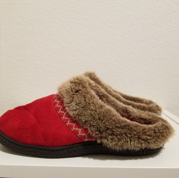 Isotoner SmartZone Red Comfort Faux Fur Suede Memory Foam Slippers Sz 7.5-8 - Picture 6 of 8